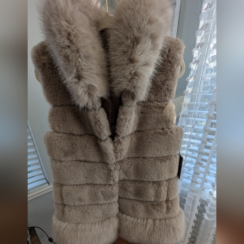 Belle Fare Premium Fur Collection Faux Fur Longline Hooded Vest Medium Nwt ❤️
